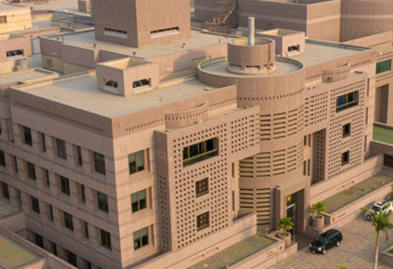 اللجان الفرعية بالكليات