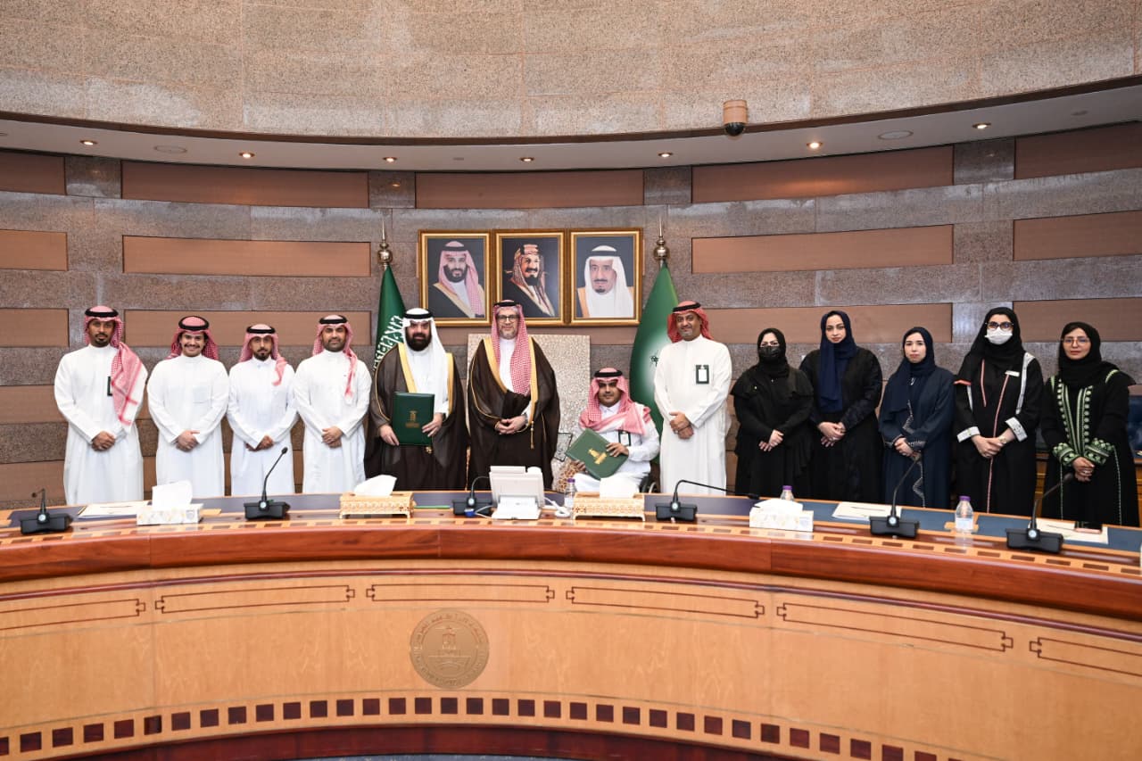 جامعة الملك عبدالعزيز وأوقاف الراجحي الخيرية توقعان مذكرة تفاهم لتطوير منظومة الضيافة في الحج والعمرة