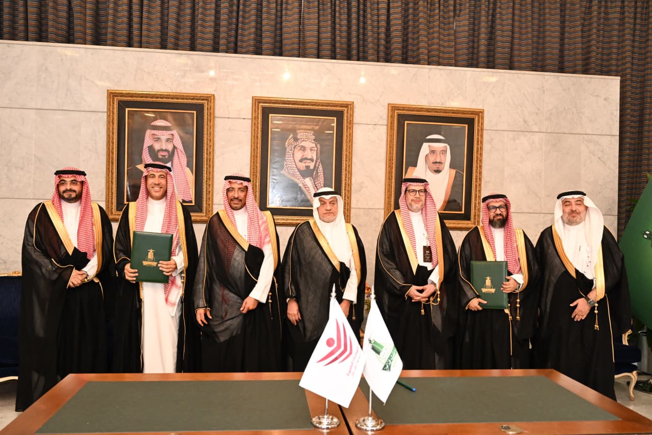 جامعة الملك عبدالعزيز والمبادرات المتميزة توقعان اتفاقية تعاون لإطلاق مبادرة صناعيو المستقبل