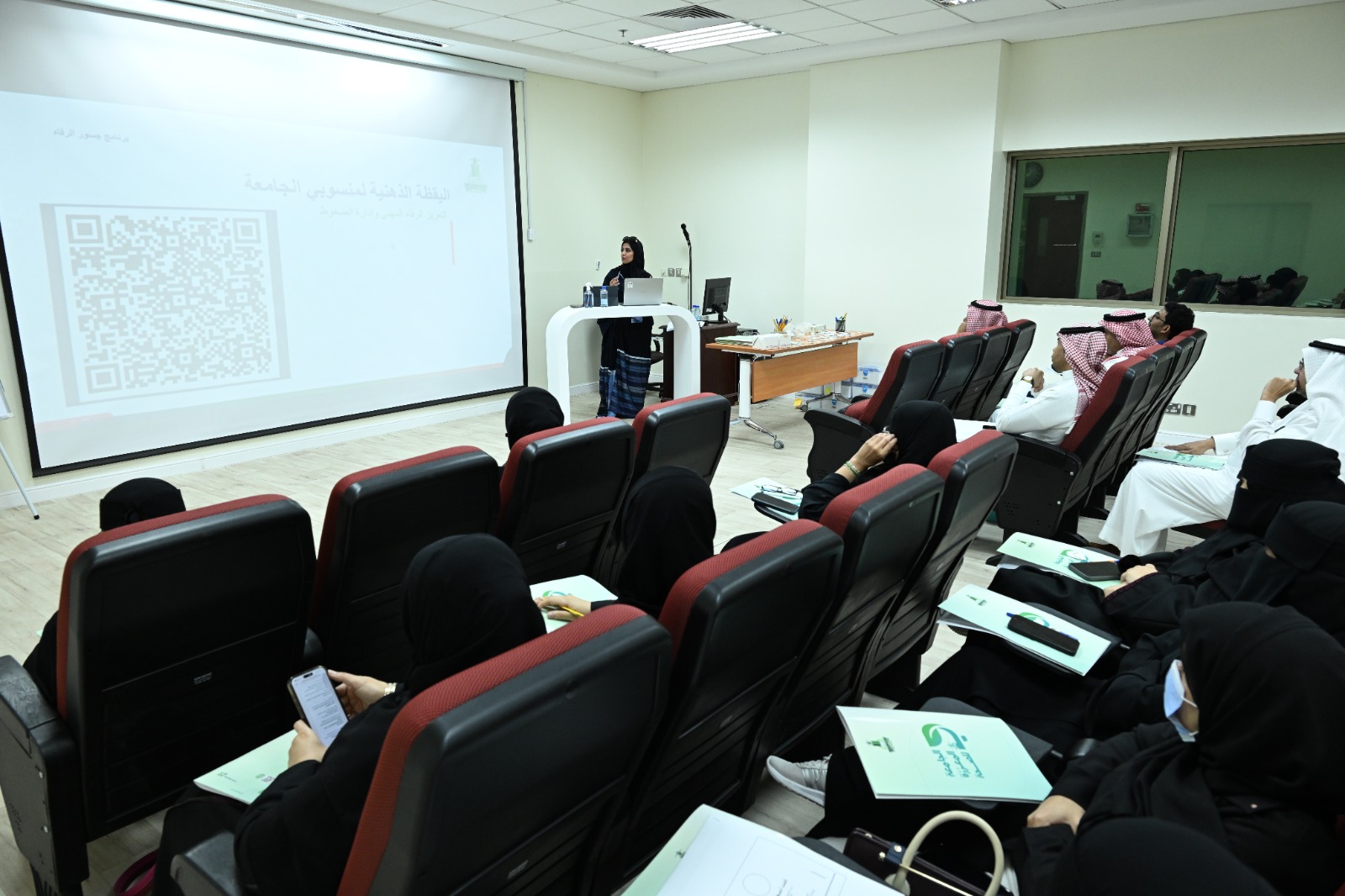 الجامعة تنظم ورشة عمل اليقظة الذهنية لتعزيز الرفاه المهني