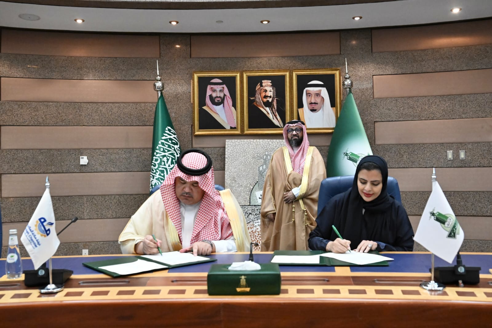 جامعة الملك عبدالعزيز توقع اتفاقية تعاون مع "غرفة مكة" في المجالات الثقافية والاقتصادية