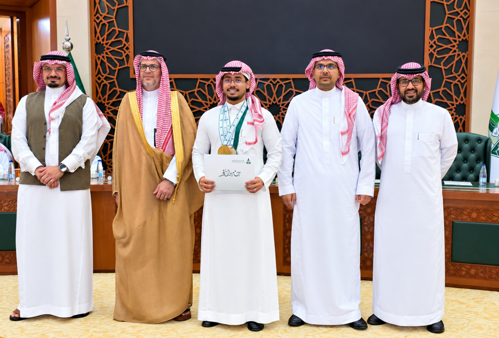 Student Al-Waleed Baqashi Secures First Place in Weightlifting Championship