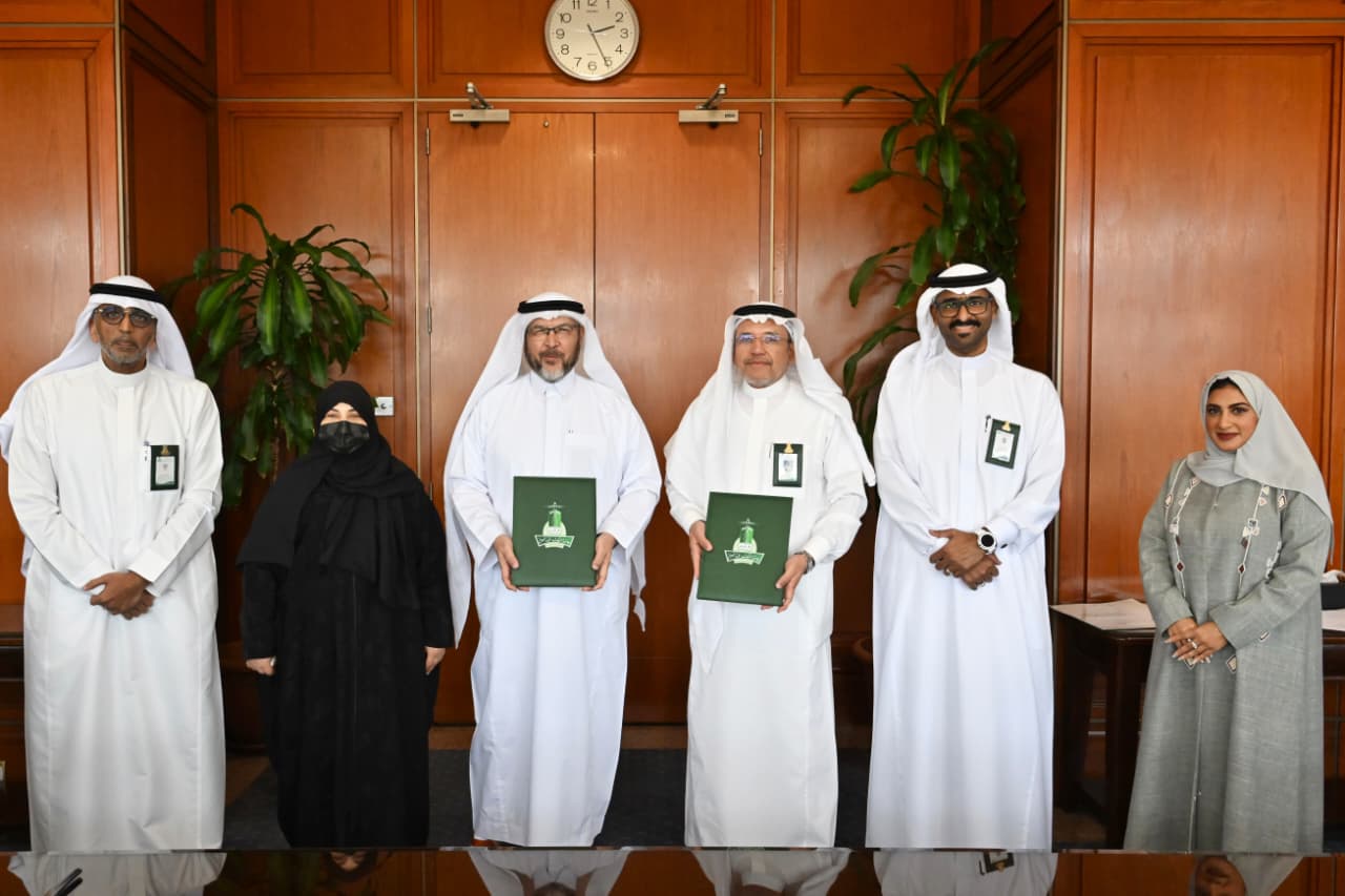 King Abdulaziz University and Dwaa for All Charity Sign MoU to Enhance Research Cooperation and Reduce Pharmaceutical Waste